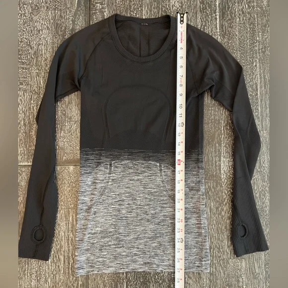 Lululemon Swiftly Tech Long Sleeve Crew in White/Black - Picture 3 of 7